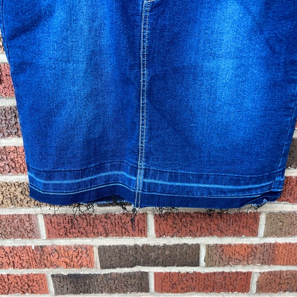 Deja Bleu Dark Denim Cream Embroidered Frayed Denim Pencil Skirt - Picture 2 of 7